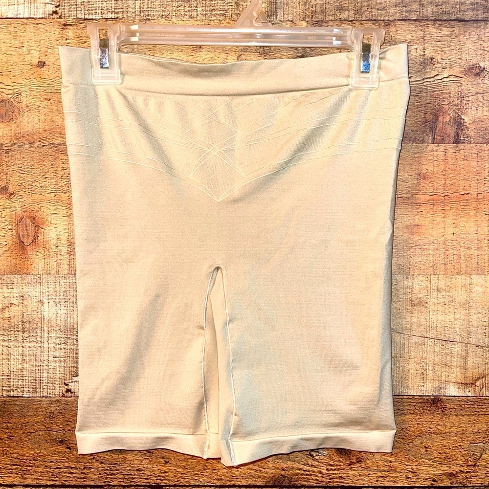 Maidenform work it shapewear shorts